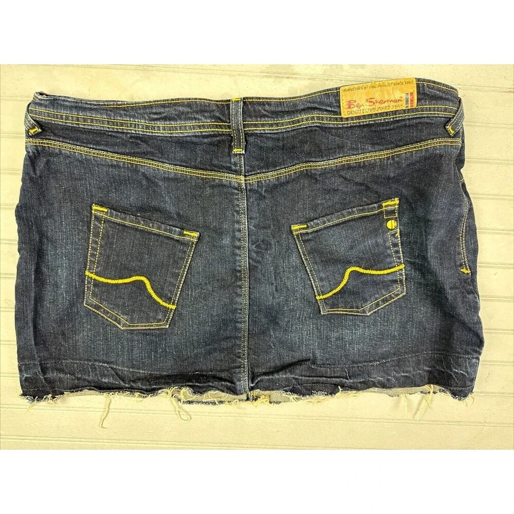 Ben Sherman Size L Womens Skirt Denim Jeans Raw Hem Dark Wash Stretch Mini